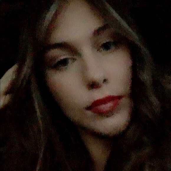 Meet your Posher, Talyn - Picture 1 of 2